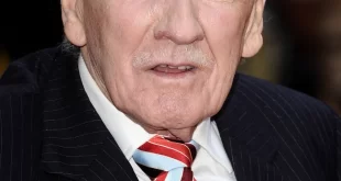 Leslie Phillips, voice of Sorting Hat in