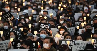 Photos: Thousands join vigil for South Korea disaster victims