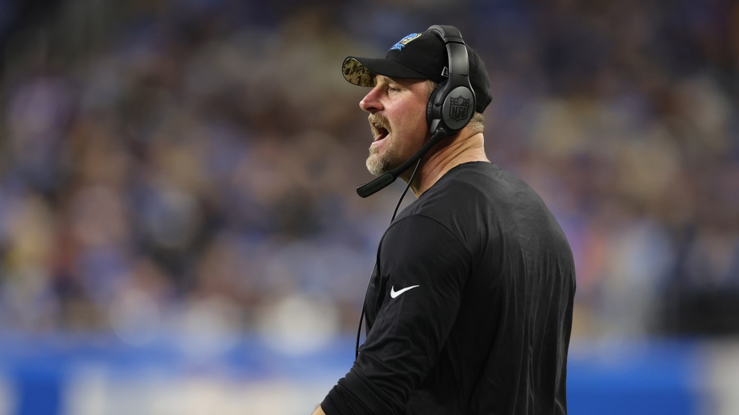 Dan Campbell Was Too Distracted By the Wave to Realize Lions Were Throwing to Penei Sewell