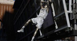 Dirk Nowitzki's Mavericks Statue is Perfect