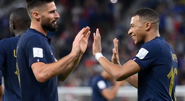 Giroud becomes France