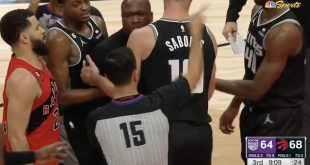 Mike Brown Earns Ejection By Cussing Out Refs After Terrible Foul Call