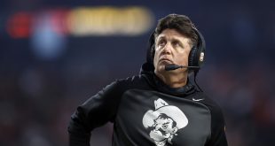 Mike Gundy to Reporter: 'Don't Be an Ass'