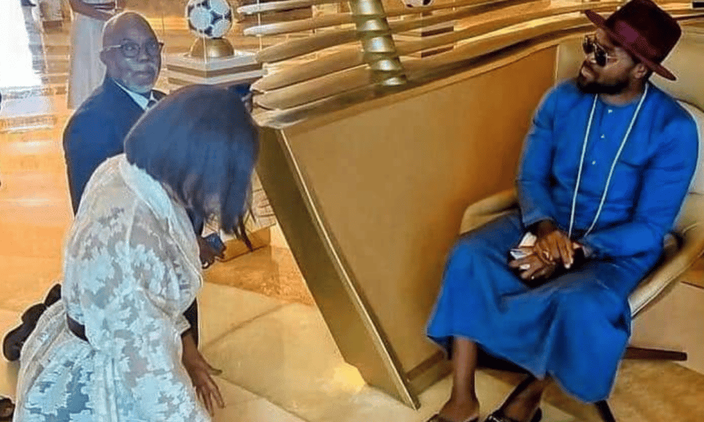 Moment Ex-NFF President, Pinnick Kneels To Greet Olu Of Warri At Qatar Stadium (Photos)