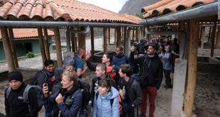 Peru evacuates hundreds of stranded tourists