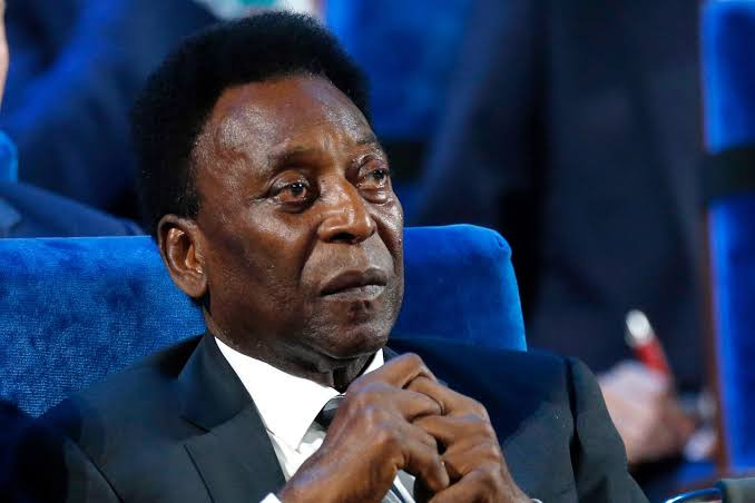 Premier League players to honour Pele by wearing black armbands and holding a minute
