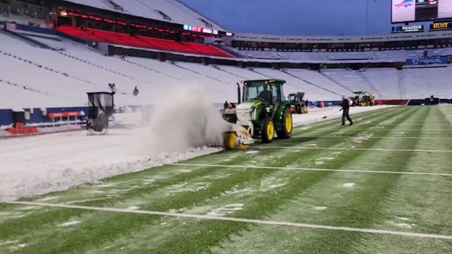 Snow in Buffalo Looks Insane Before Bills-Dolphins