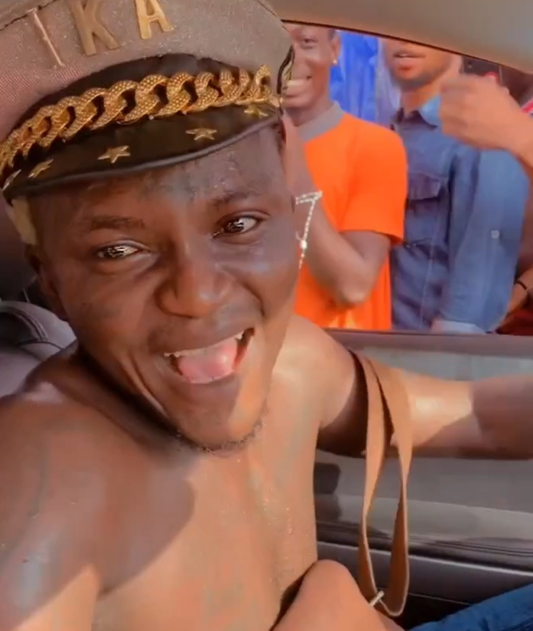 "Star dey sweat inside motor. I wan on AC, no fuel" Portable laments fuel scarcity as he queues to fill his tank