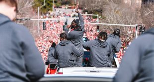 Best fan reactions, moments from UGA celebration parade - ESPN Video