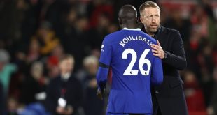 Chelsea manager Graham Potter with Kalidou Koulibaly after the Blues