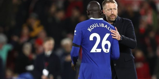 Chelsea manager Graham Potter with Kalidou Koulibaly after the Blues