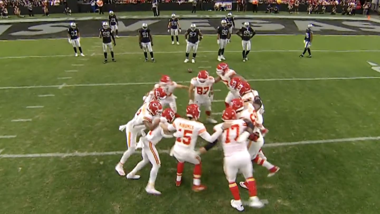 Chiefs' Spinning Huddle Trick Play Touchdown Didn't Count, Should Still Embarrass Raiders