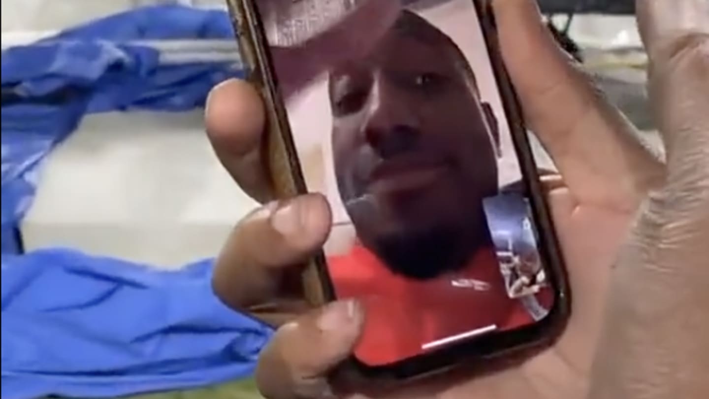 Dallas Cowboys Fans Facetimed With Deebo Samuel From Stands During Playoff Win