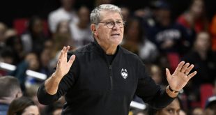 Geno Auriemma Snaps During Halftime Interview About Officiating