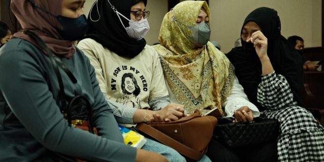Indonesian mothers go to court over toxic cough syrup scandal