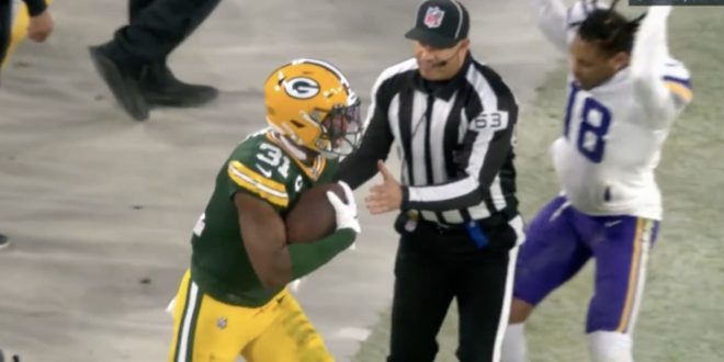 Justin Jefferson Somehow Doesn't Get Flagged For Hitting Referee With Helmet