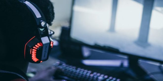 Proffesional game streaming revenues in 2023-SportsLens.com