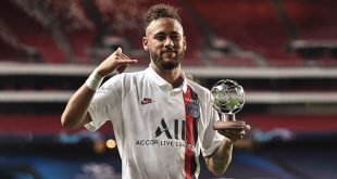 Neymar of Paris Saint-Germain poses for a photo with his UEFA Champions League Man of the Match award after the UEFA Champions League Quarter Final match between Atalanta and Paris Saint-Germain at Estadio do Sport Lisboa e Benfica on August 12, 2020 in Lisbon, Portugal.
