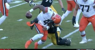 Steelers-Browns Refs Miss Extremely Blatant Facemask on Deshaun Watson