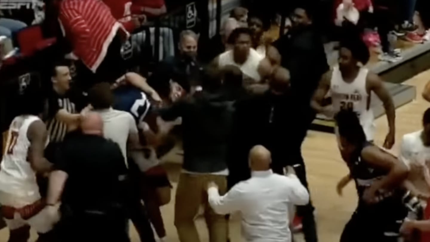 Austin Peay - North Florida Fought After a Hard Foul on a Dunk Attempt That Didn't Even Count