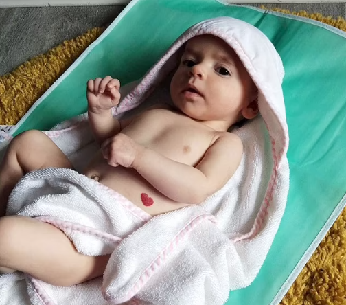 Baby born in February with heart-shaped red birth mark on her tummy