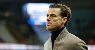 Club Brugge head coach Scott Parker looks on during the Jupiler Pro League match between Club Brugge and Union Saint-Gilloise at the Jan Breydel Stadium in Bruges, Belgium on 10 February, 2023.