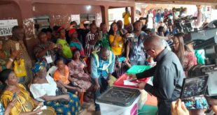 Peter Obi and wife cast their votes in Agulu, Anambra state (photos)
