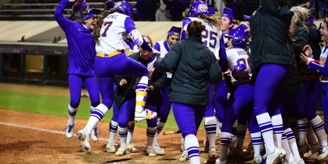 Pleasants' walk-off homer secures sweep for No. 18 LSU