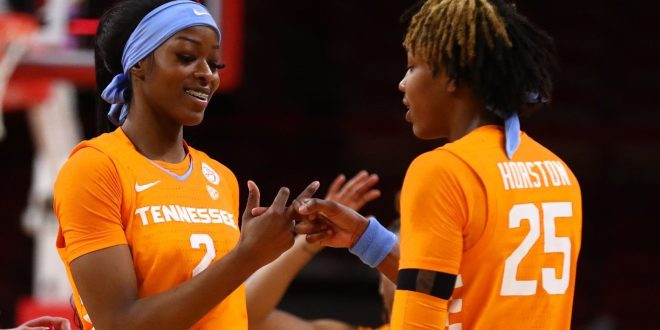 Tennessee's dynamic duo helps dominate Arkansas