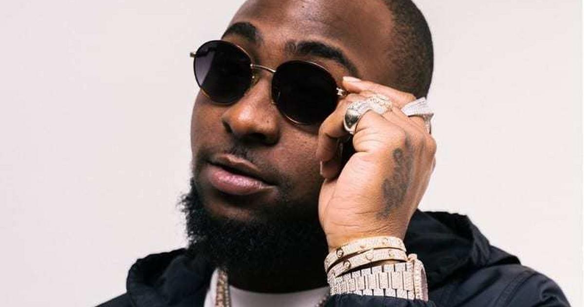 Valentine's Day: Davido's fans feed Nigerians on the street