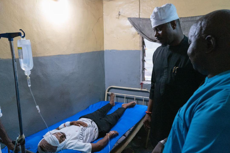 Gbadebo Rhodes-Vivour visits victims of election violence in hospital
