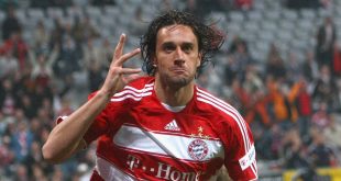 Luca Toni celebrates scoring the opening goal during the Bundesliga match between FC Bayern Muenchen and Bayer 04 Leverkusen at Allianz Arena on May 12, 2009 in Munich, Germany.