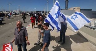 US defense chief jabs at Netanyahu's plan to weaken courts as protesters block Israeli airport | CNN