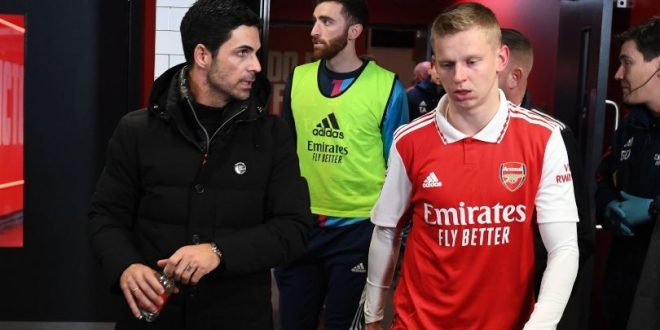 Arsenal manager Mikel Arteta with defender Oleksandr Zinchenko.