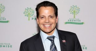 Anthony Scaramucci Argues Logan Roy Is a Loving Father While Defending Donald Trump