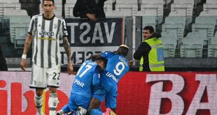 Osimhen's Napoli move closer to Serie A title with dramatic win over Juventus