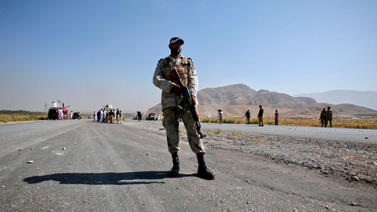 Pakistan army says ‘terrorists’ from Iran side kill 4 soldiers