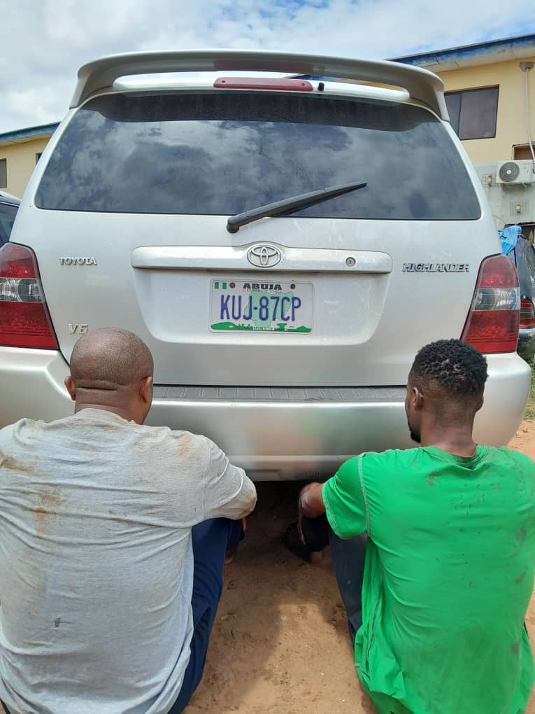 Delta police apprehend criminals who specialise in trailing bank customers, break into their vehicles and cart away their money