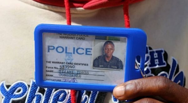 EFCC arrests self-styled police officer, 42 others for alleged Internet fraud in Ogun