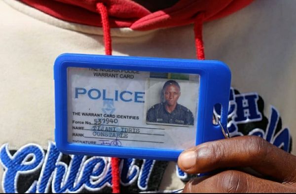 EFCC arrests self-styled police officer, 42 others for alleged Internet fraud in Ogun