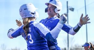 Kentucky's four homers rout Redhawks in regional play