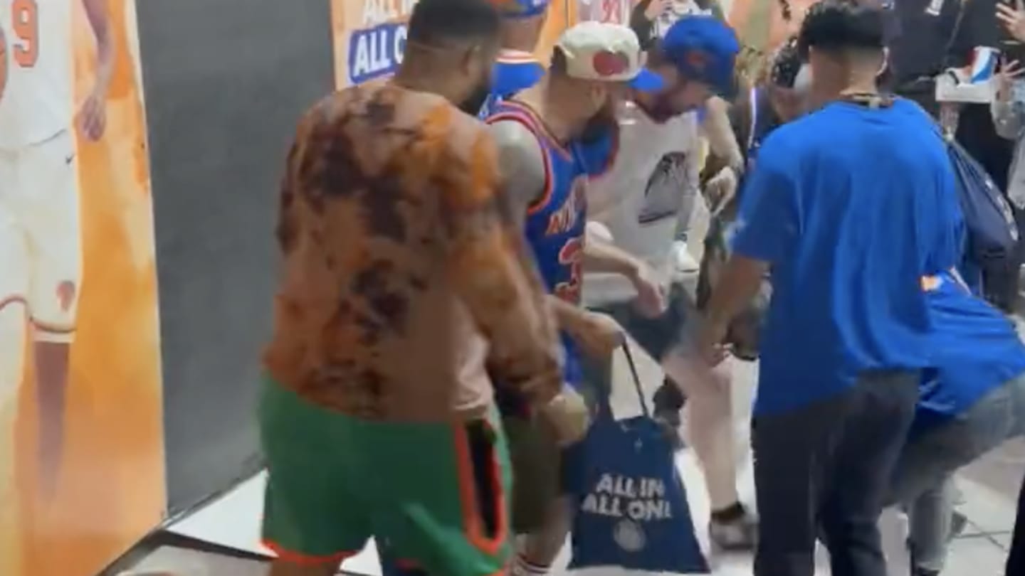 Knicks Fans Stomp Julius Randle Poster After Game 6 Loss