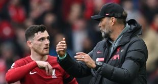Andy Robertson and Jurgen Klopp during Liverpool