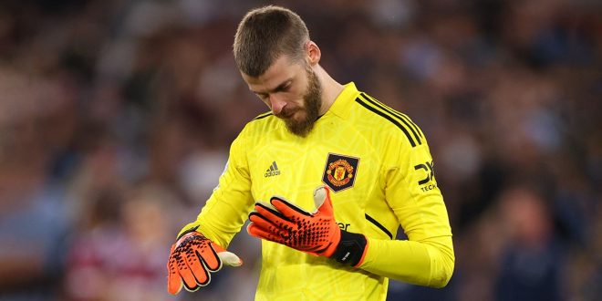 Manchester United goalkeeper David De Gea looks dejected during the Premier League match between West Ham United and Manchester United at London Stadium on May 7, 2023 in London, United Kingdom.