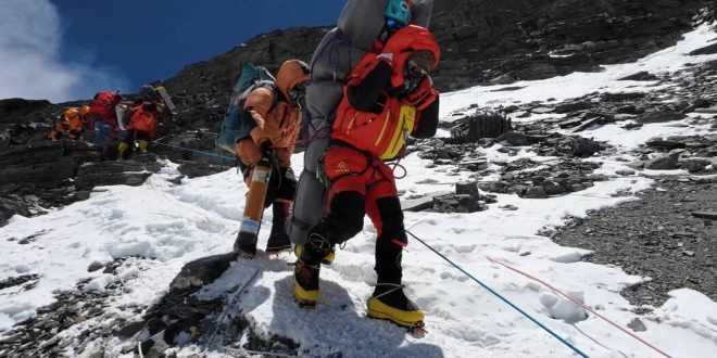 An Everest Climber Had ‘No Energy, No Oxygen, Nothing.’ A Sherpa Saved Him.