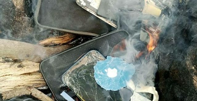 Two internet fraudsters jailed in Abuja, their iPhones burnt in court premises