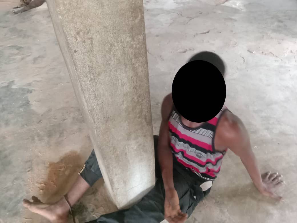 Anambra police rescue three abductees chained to pillars by insurgents in Okija (photos)