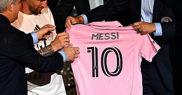 Argentine customs reveal they seized at least 250 fake Lionel Messi