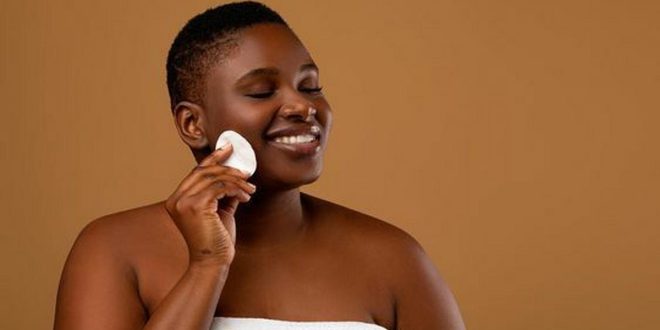 Here is how a mixture of clove and rosewater can tone your skin