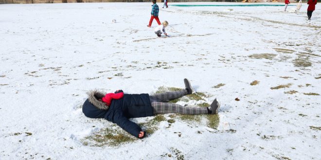 Johannesburg Sees First Snowfall in Over a Decade. Residents Flock to the Flakes.